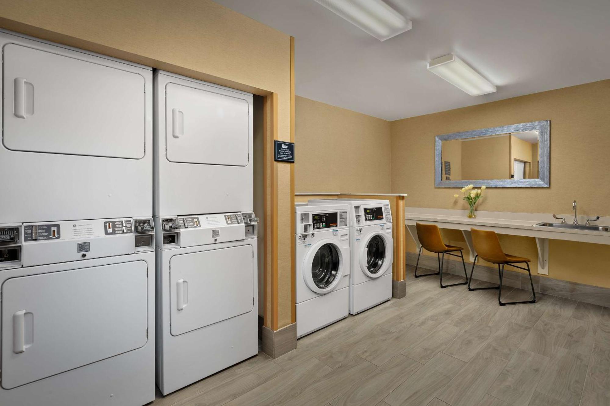 Homewood Suites By Hilton At The Waterfront Ουιτσιτά Εξωτερικό φωτογραφία