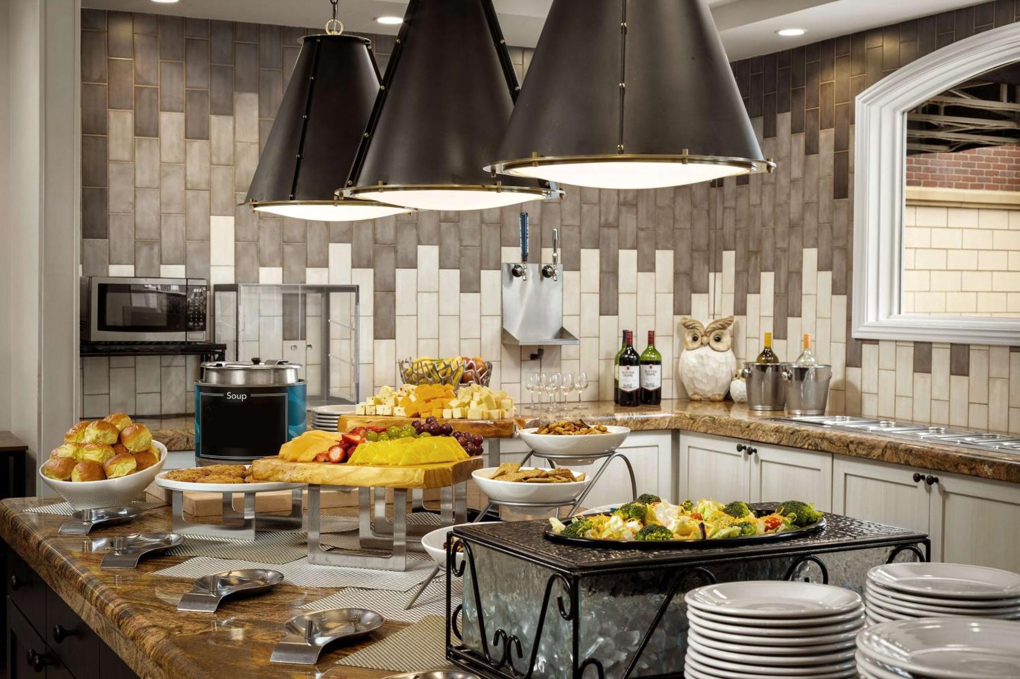 Homewood Suites By Hilton At The Waterfront Ουιτσιτά Εξωτερικό φωτογραφία